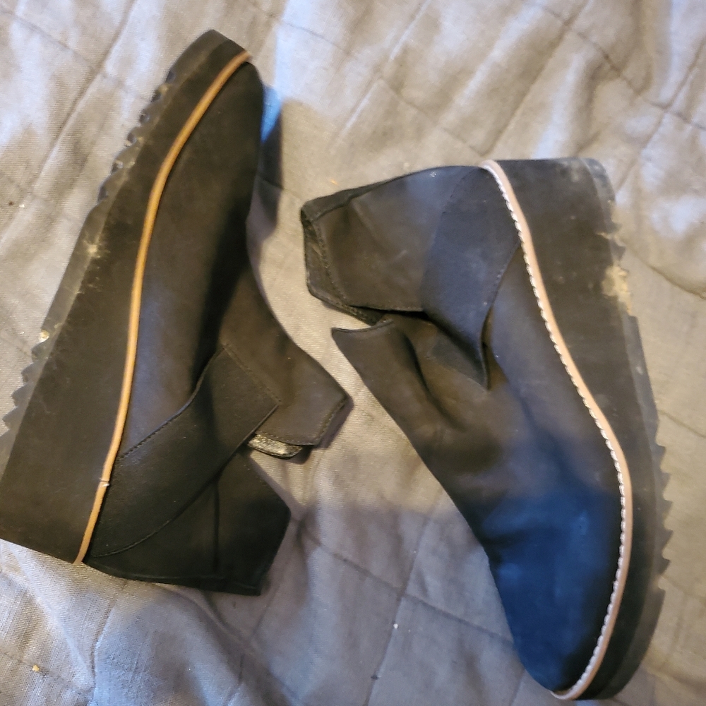 Eileen Fisher Lark leather Chelsea Ankle Black Booties - Picture 4 of 5
